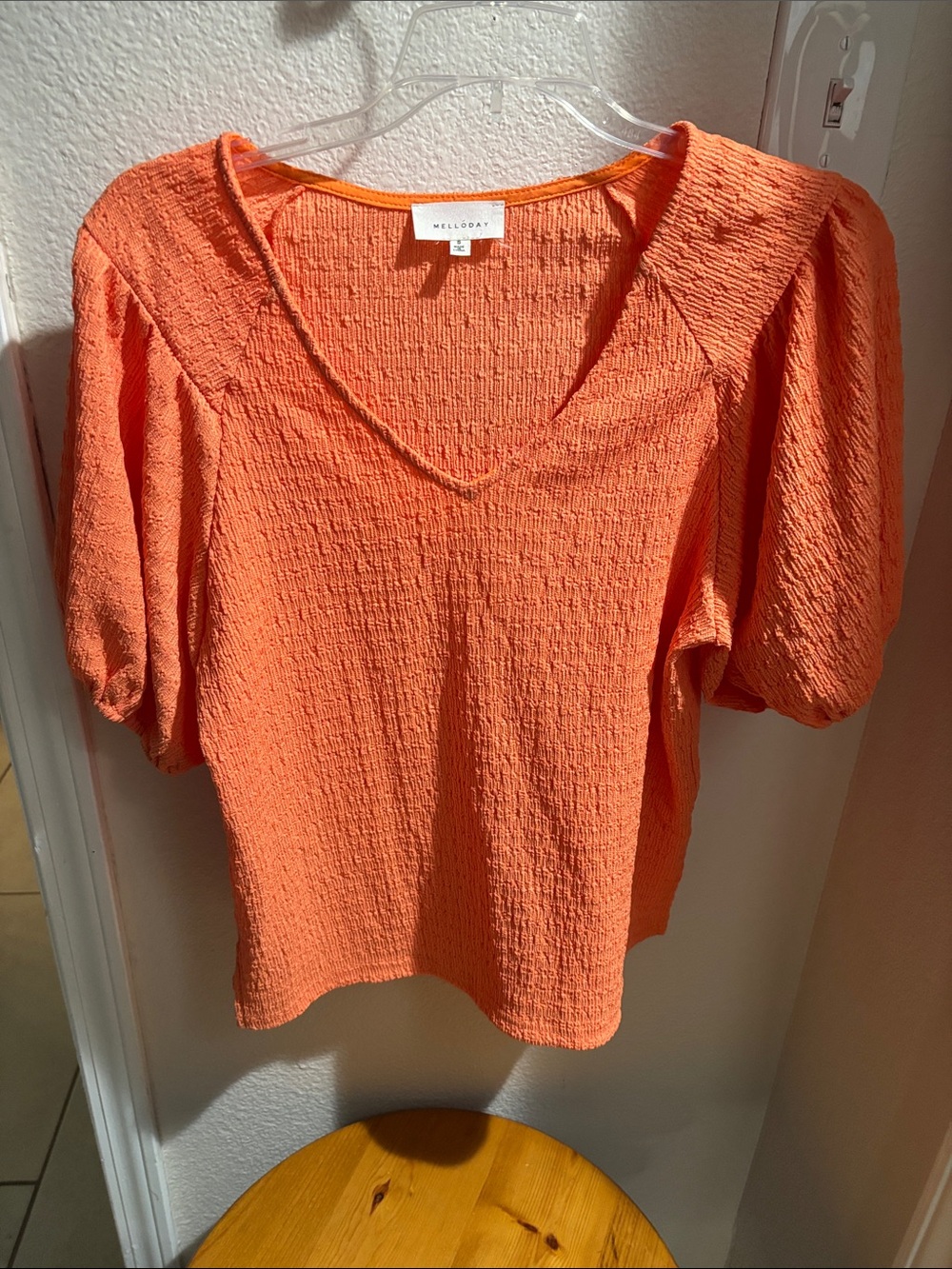 Melloday Orange Textured Puff-Sleeve V-Neck Top S